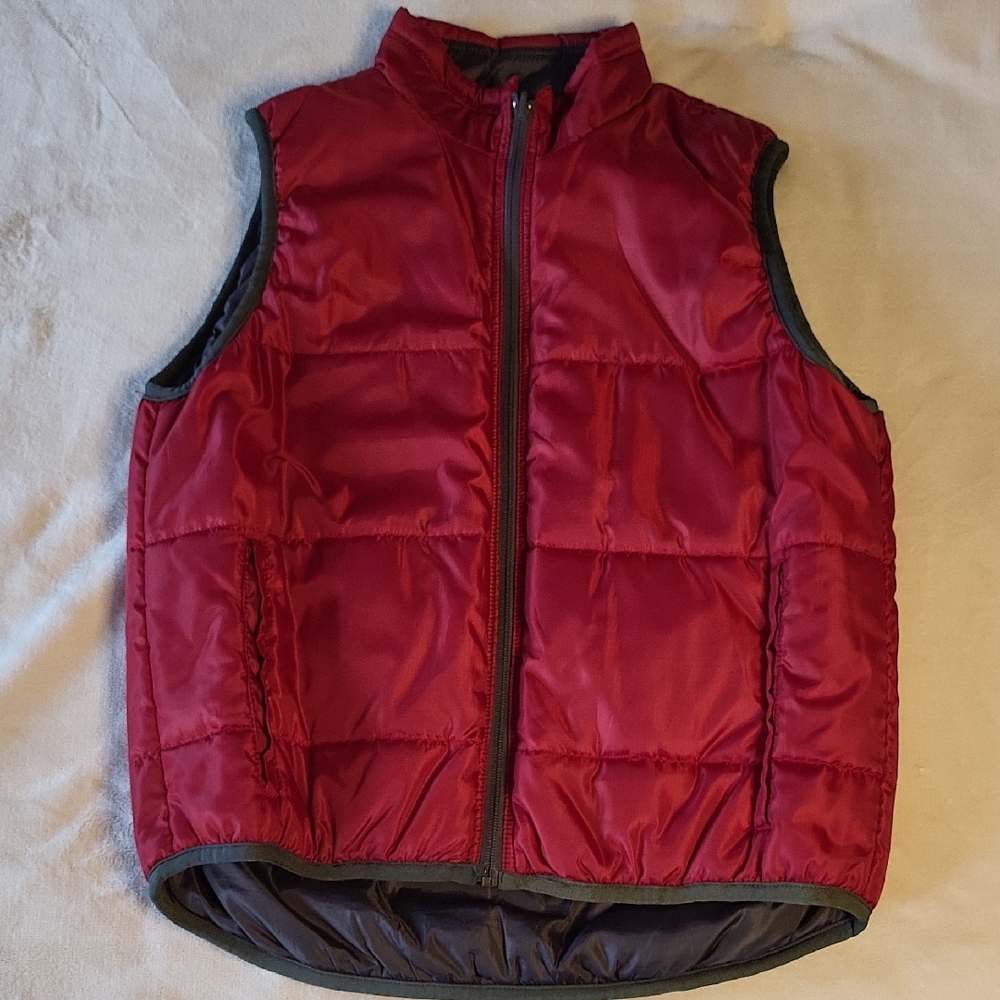 Gap reversible ves red/grey size Medium. VINTAGE